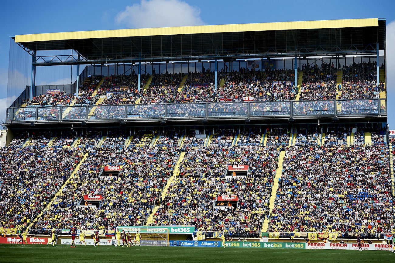 VILLARREAL, SPAIN - MARCH 20: General view of stadium during the La Liga match between Villarreal CF and FC Barcelona at El Madrigal on March 20, 2016 in Villarreal, Spain. (Photo by Manuel Queimadelos Alonso/Getty Images)