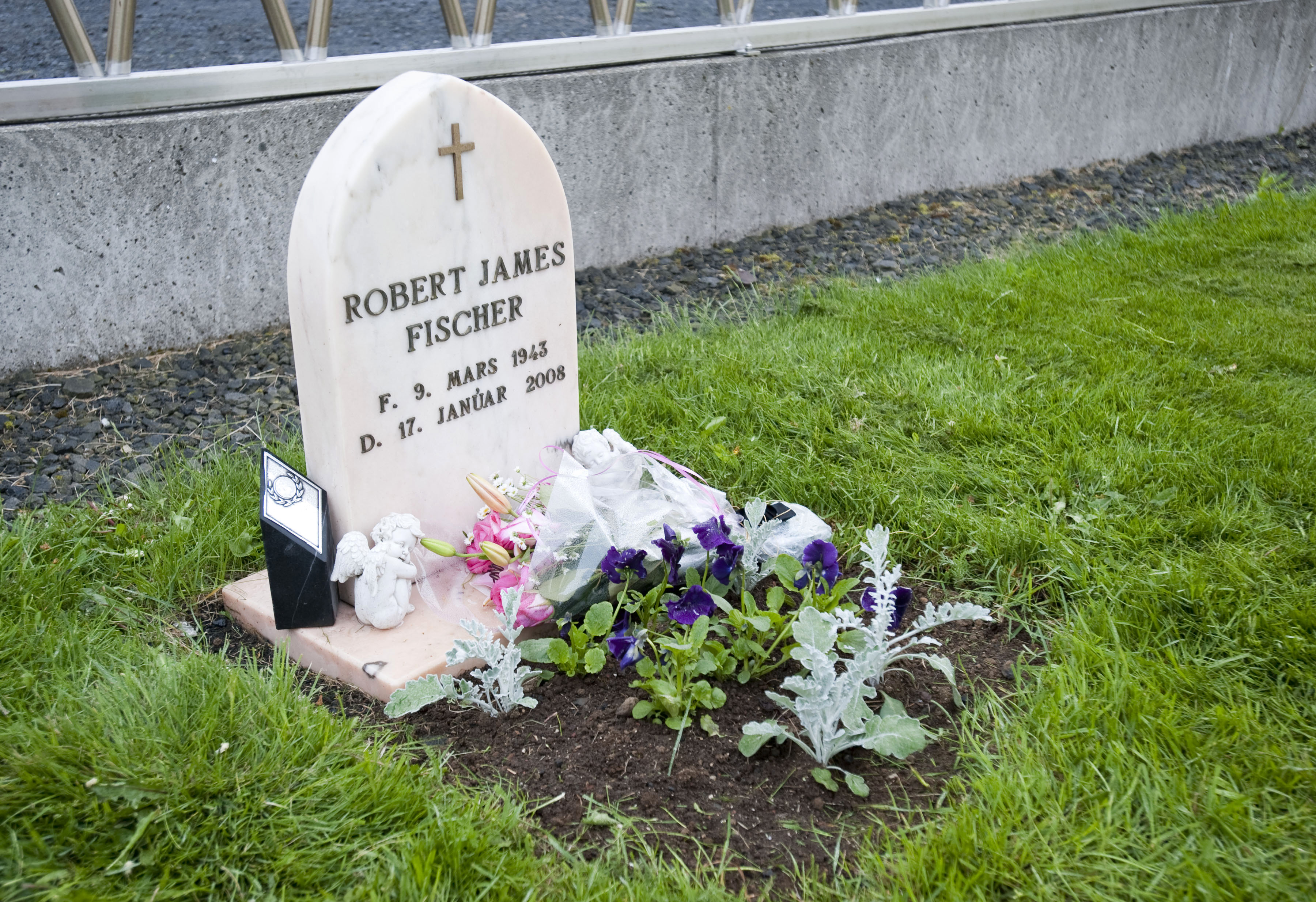 Chess legend Bobby Fischer's grave is pictured in southern Iceland's Laugardaelir Church Cemetery in Selfoss on June 18, 2010. Iceland's Supreme Court on June 16 ruled that the remains of chess legend Bobby Fischer can be exhumed for a paternity test to settle a dispute over his estate, public broadcaster RUV reported. His estate is estimated to be worth about two million dollars (1.6 million euros) and is reportedly contested by three parties in addition to Young: a wife, two American nephews and the US government, whom he owed unpaid taxes. AFP PHOTO / HALLDOR KOLBEINS (Photo credit should read HALLDOR KOLBEINS/AFP/Getty Images)