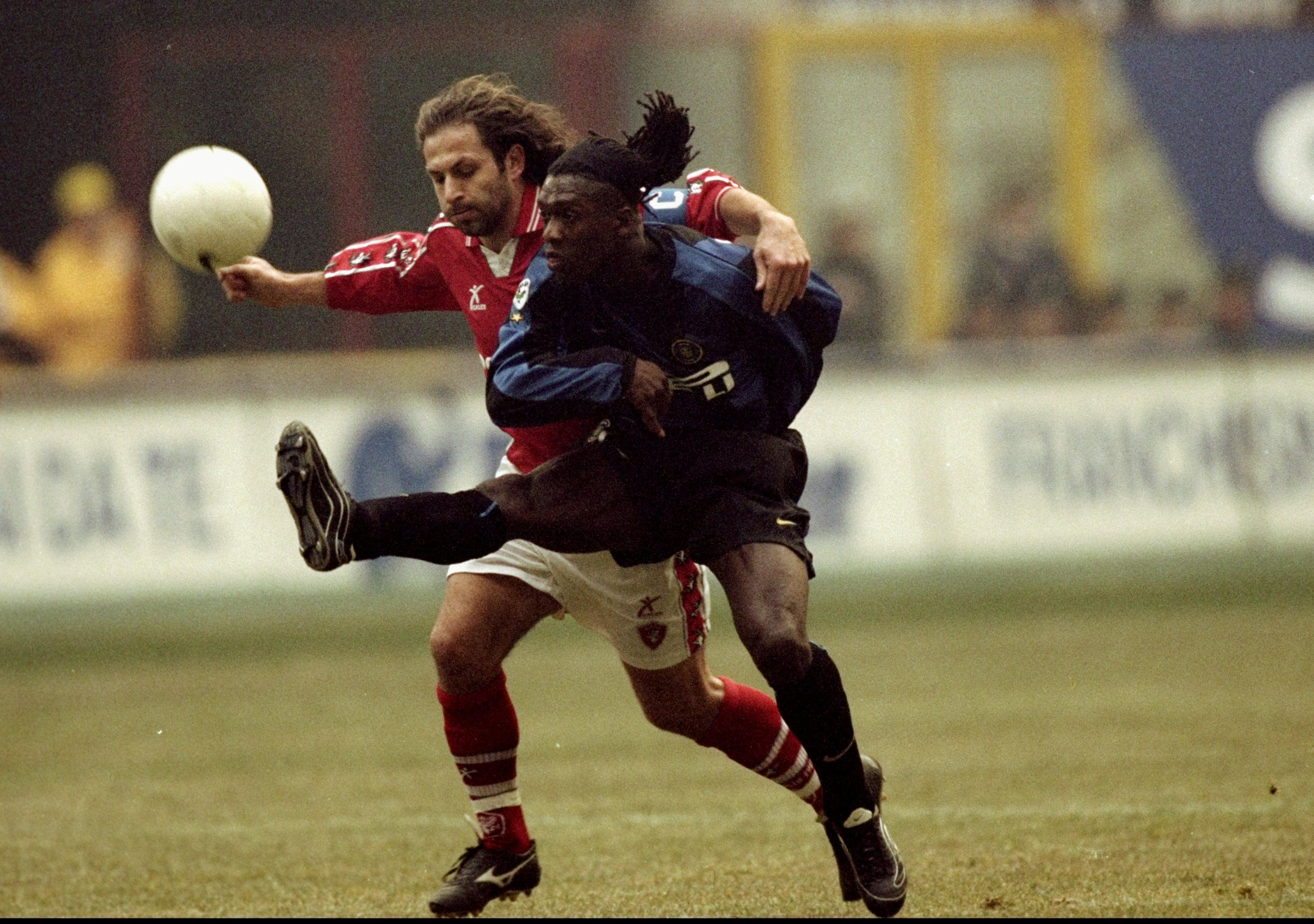 6 Jan 2000: Clarence Seedorf of Inter Milan battles with Renato Olive of Perugia during the Serie A match played at the San Siro in Milan, Italy. Inter won the game 5-0. Mandatory Credit: Claudio Villa /Allsport