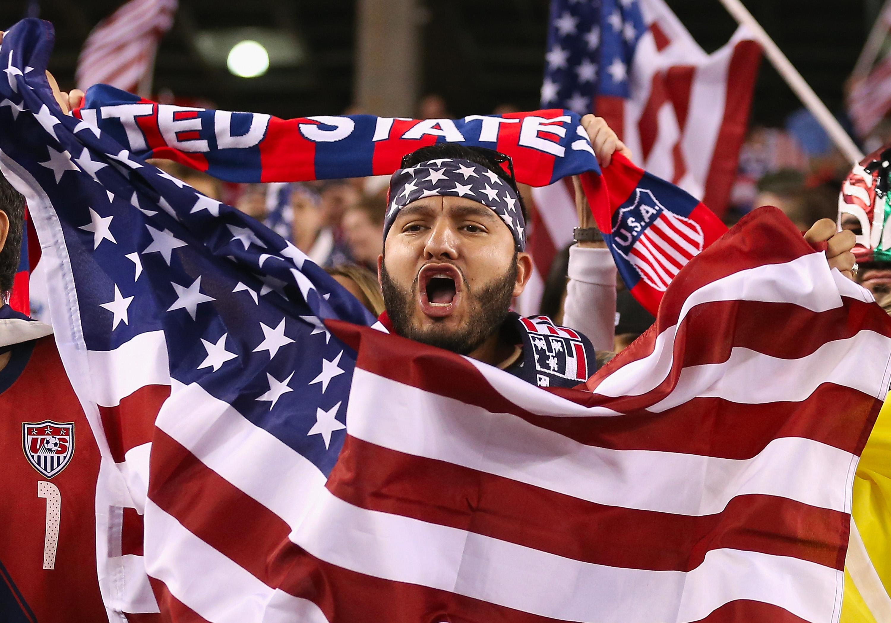 GLENDALE, AZ - APRIL 02: Fans of USA cheer during the International Friendly against Mexico at University of Phoenix Stadium on April 2, 2014 in Glendale, Arizona. Mexico and USA played to a 2-2 tie. (Photo by Christian Petersen/Getty Images)