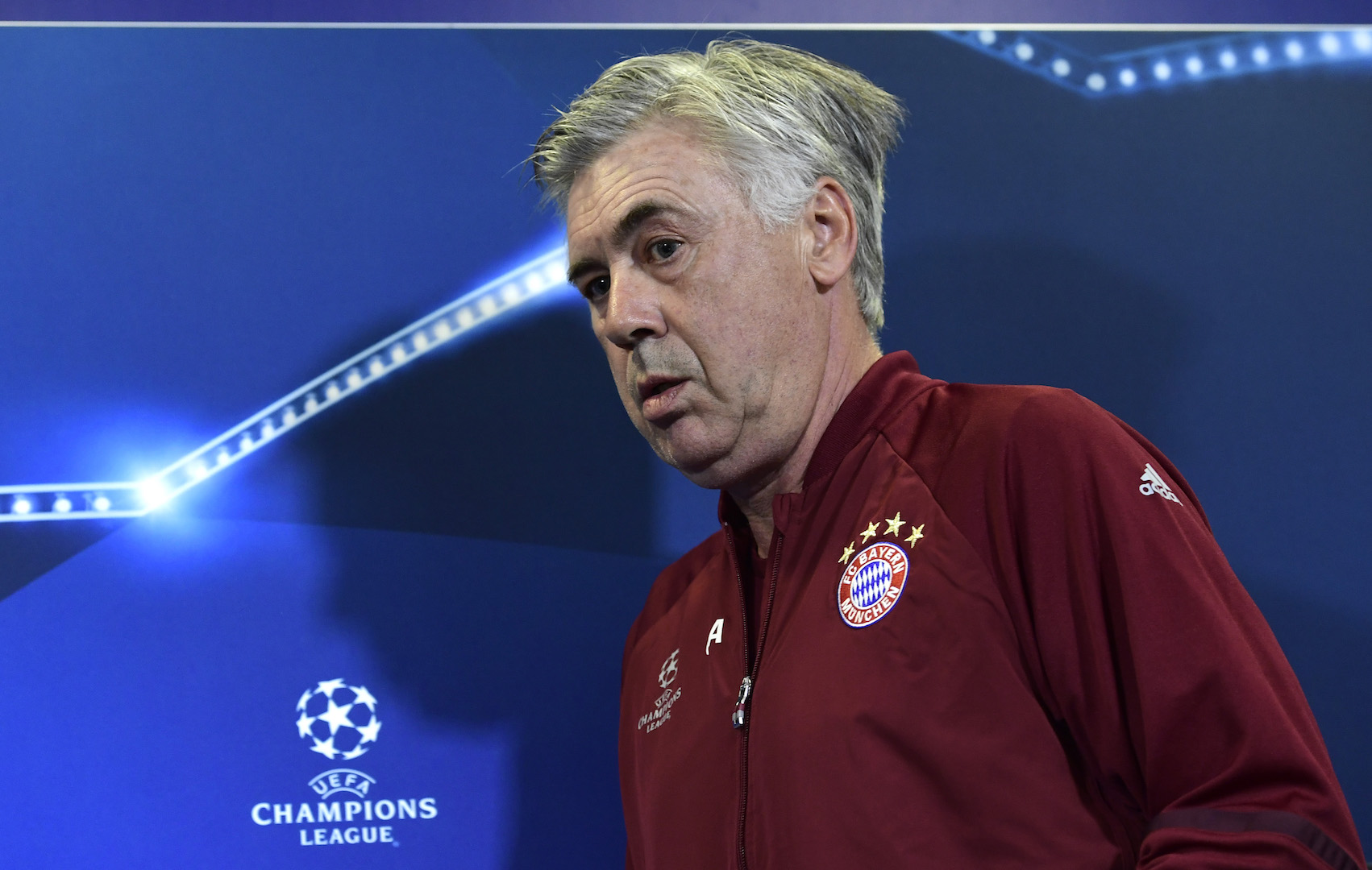 Bayern Munich's Italian head coach Carlo Ancelotti arrives for a press conference at the Vicente Calderon stadium in Madrid on September 27, 2016 on the eve of their UEFA Champions league match against Atletico de Madrid. / AFP / JAVIER SORIANO (Photo credit should read JAVIER SORIANO/AFP/Getty Images)