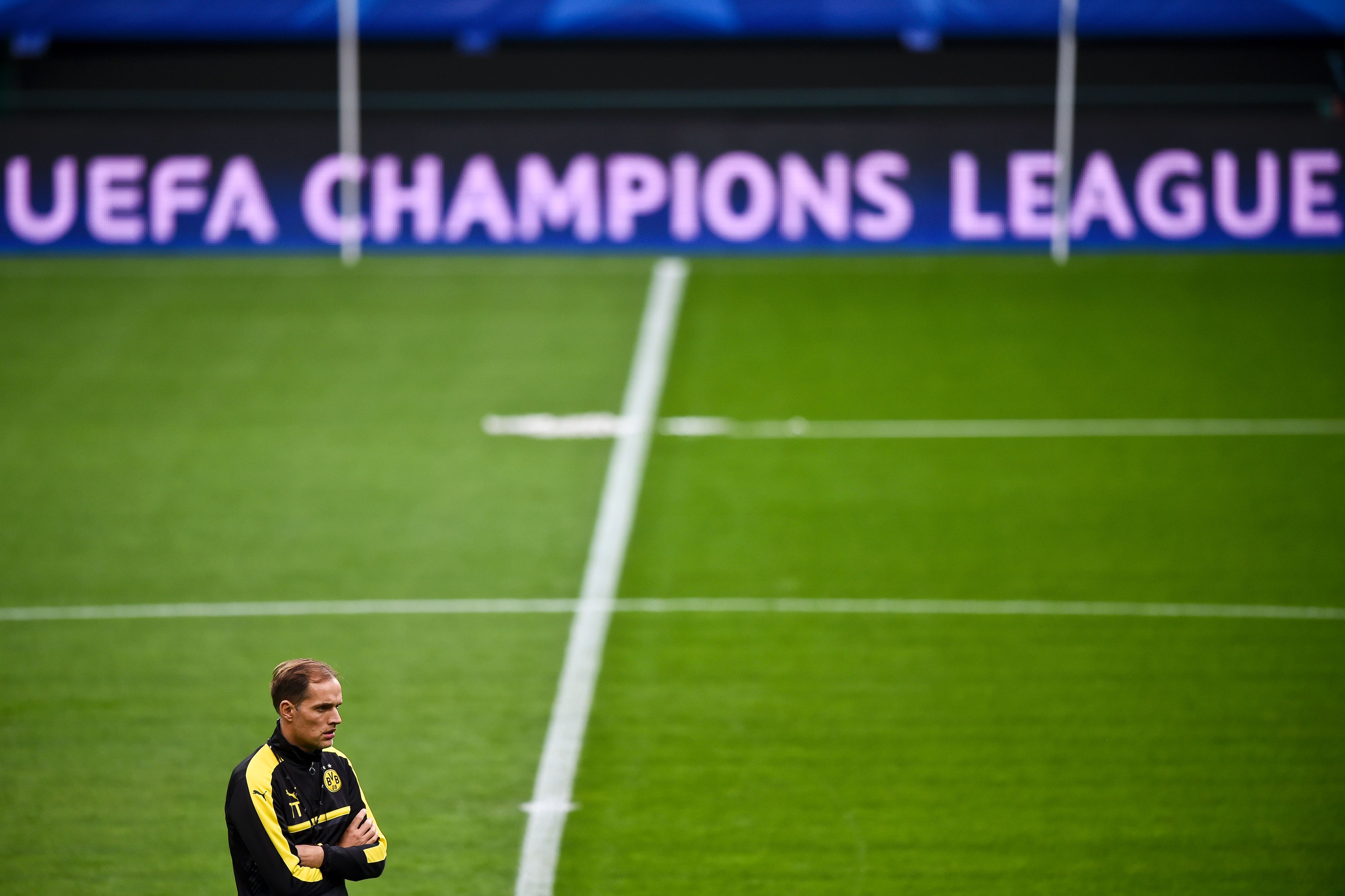 Dortmund's head coach Thomas Tuchel attends a training session at Alvalade stadium in Lisbon on October 17, 2016, on the eve of the UEFA Champions League group F football match Sporting CP vs Borussia Dortmund. / AFP / PATRICIA DE MELO MOREIRA (Photo credit should read PATRICIA DE MELO MOREIRA/AFP/Getty Images)