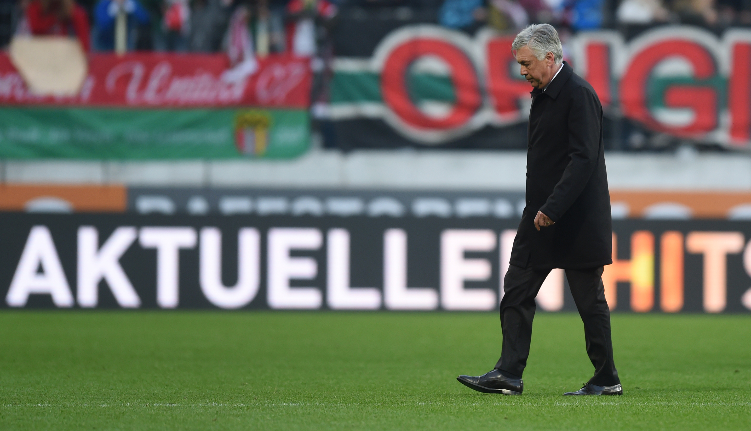 Bayern Munich's Italian headcoach Carlo Ancelotti leaves the stadium after the German first division Bundesliga football match between FC Augsburg and FC Bayern Munich in Augsburg, southern Germany, on October 29, 2016. / AFP / CHRISTOF STACHE / RESTRICTIONS: DURING MATCH TIME: DFL RULES TO LIMIT THE ONLINE USAGE TO 15 PICTURES PER MATCH AND FORBID IMAGE SEQUENCES TO SIMULATE VIDEO. == RESTRICTED TO EDITORIAL USE == FOR FURTHER QUERIES PLEASE CONTACT DFL DIRECTLY AT + 49 69 650050 (Photo credit should read CHRISTOF STACHE/AFP/Getty Images)