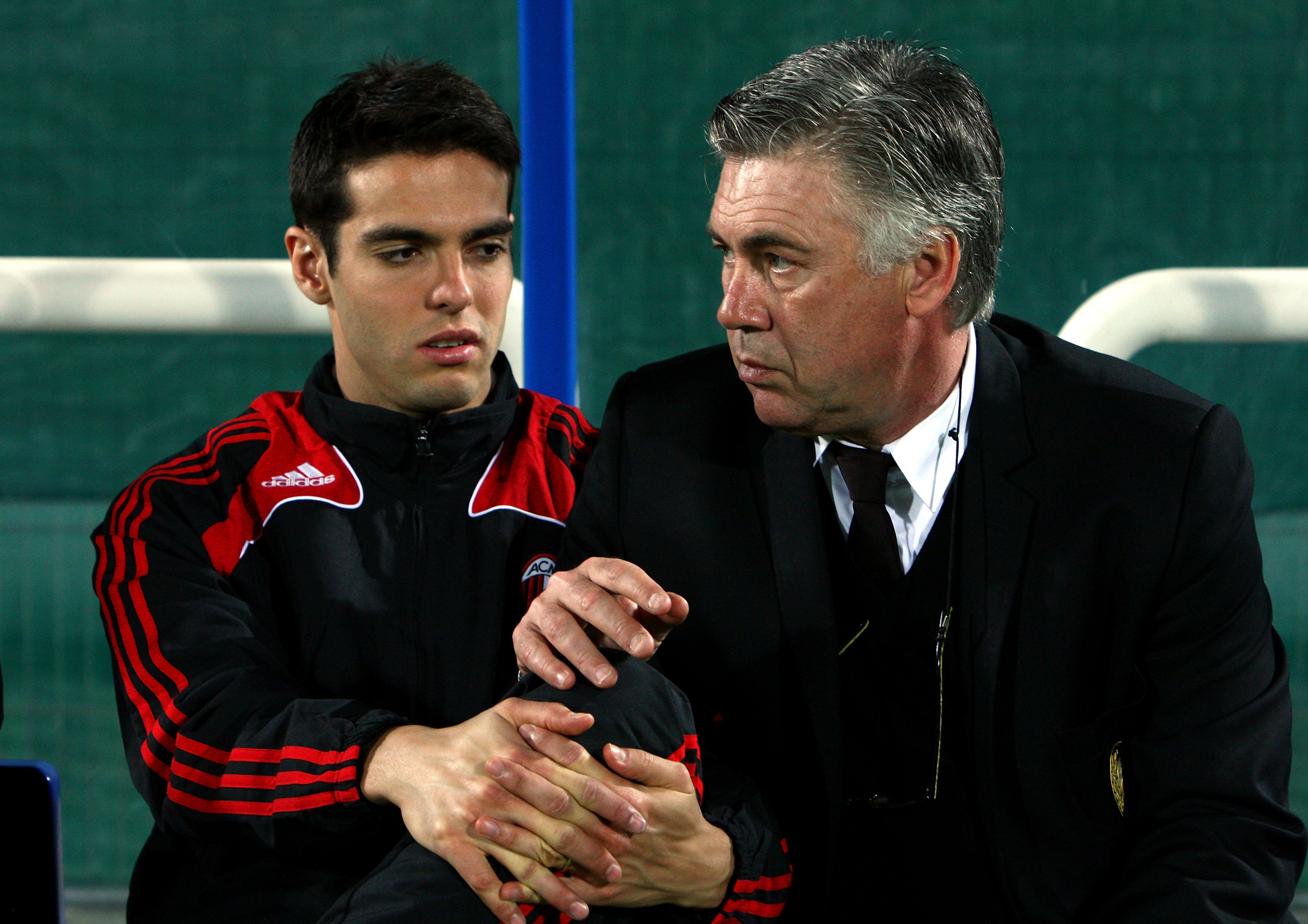 DUBAI, UNITED ARAB EMIRATES - JANUARY 06: Kaka (L) of AC Milan speaks with Carlo Ancelotti (R), manager of AC Milan before the Dubai Football Challenge match between AC Milan and Hamburger SV at The Emirates Sevens Stadium on January 6, 2009 in Dubai, United Arab Emirates. (Photo by Ryan Pierse/Getty Images)