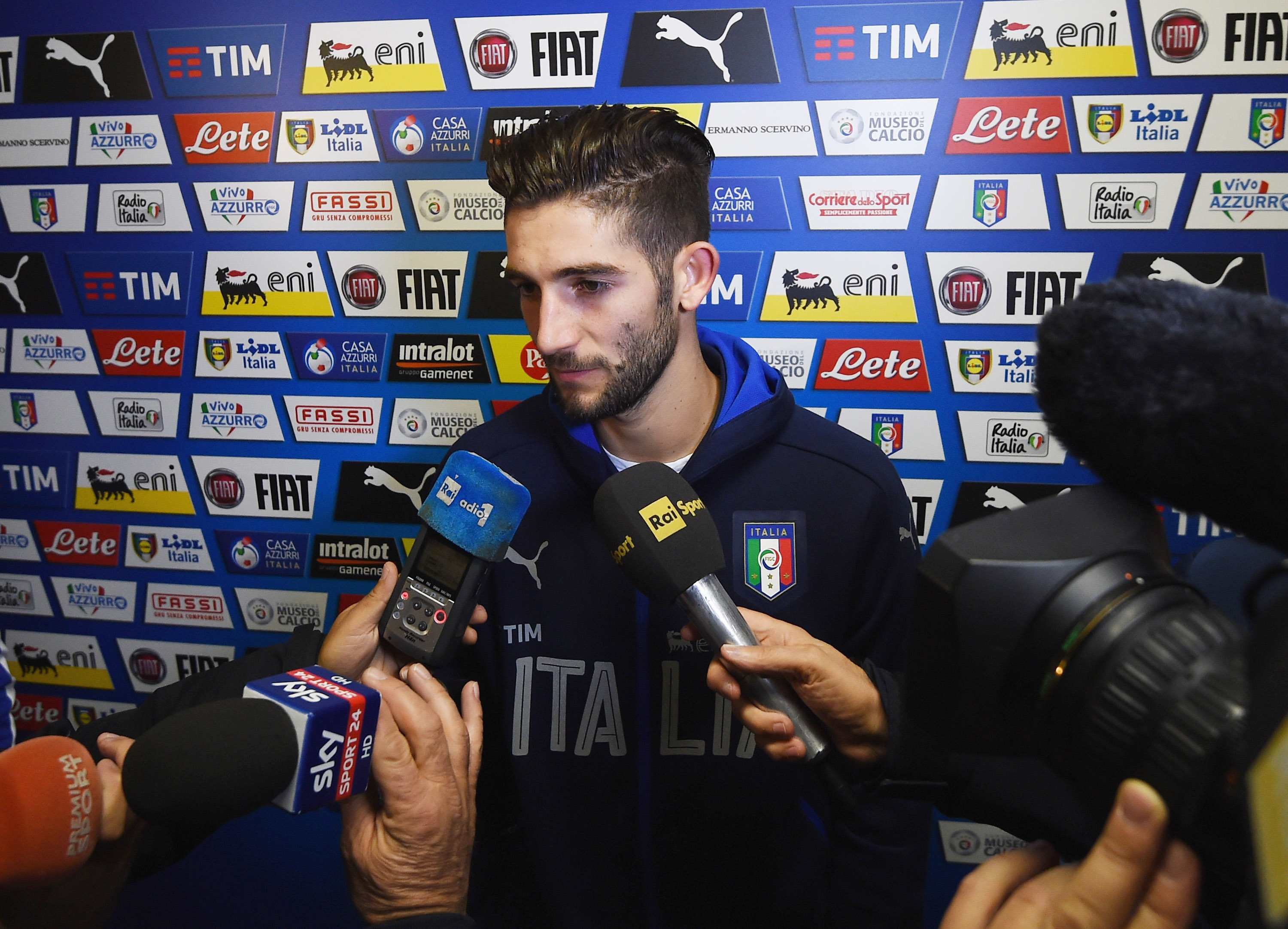 FLORENCE, ITALY - NOVEMBER 09: Roberto Gagliardini of Italy speaks to the media during a press conference at the club's training ground at Coverciano on November 9, 2016 in Florence, Italy. (Photo by Claudio Villa/Getty Images)