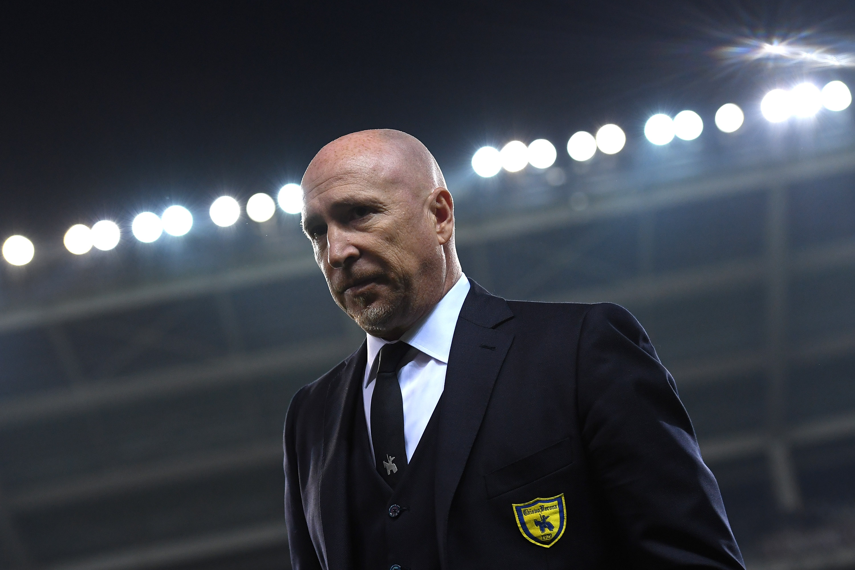 TURIN, ITALY - NOVEMBER 26: AC ChievoVerona head coach Rolando Maran looks on during the Serie A match between FC Torino and AC ChievoVerona at Stadio Olimpico di Torino on November 26, 2016 in Turin, Italy. (Photo by Valerio Pennicino/Getty Images)