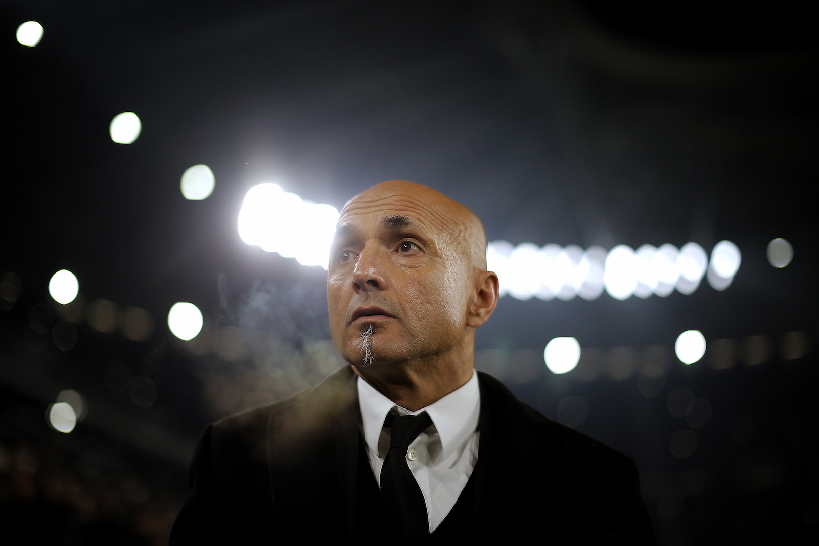 AS Roma's coach Luciano Spalletti looks on during the Italian Serie A football match between Juventus and As Roma on December 17, 2016 at the Juventus Stadium, in Turin. / AFP / MARCO BERTORELLO (Photo credit should read MARCO BERTORELLO/AFP/Getty Images)