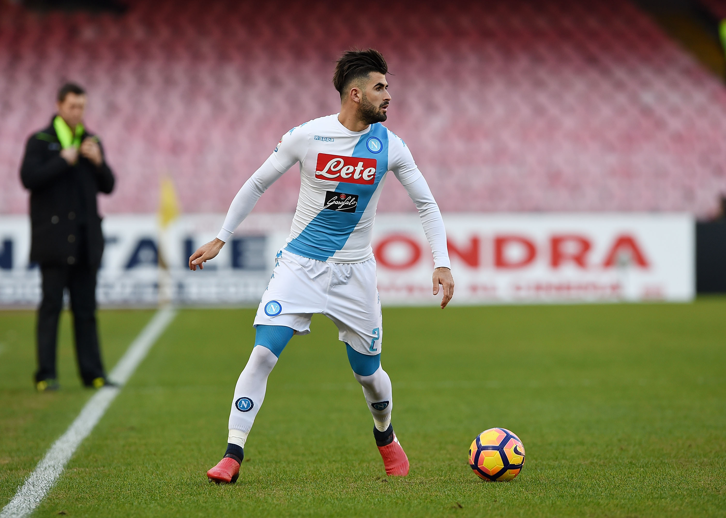 NAPLES, ITALY - DECEMBER 18: Elseid Hysaj of SSC Napoli in action during the Serie A match between SSC Napoli and FC Torino at Stadio San Paolo on December 18, 2016 in Naples, Italy. (Photo by Francesco Pecoraro/Getty Images)