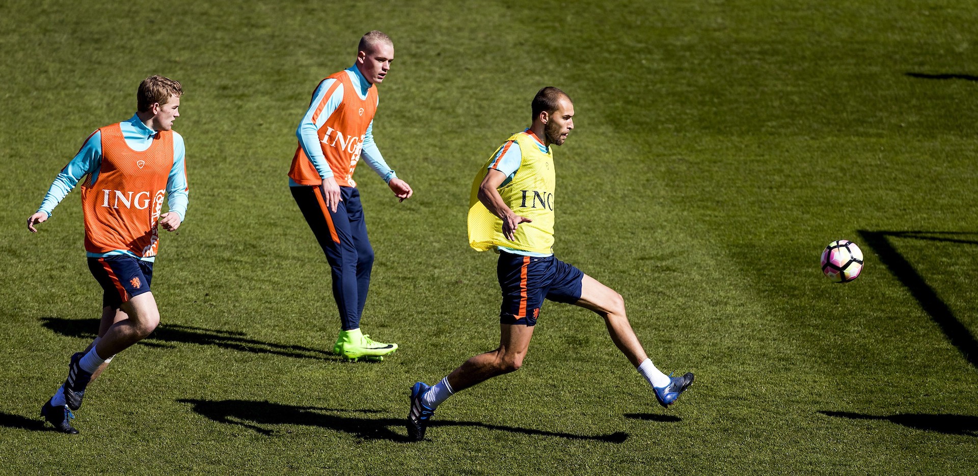 Dutch national players Matthijs de Ligt, Rick Karsdorp and Bas Dost practice during a training session ahead of the friendly football match Netherland vs Italy in Alkmaar, on March 27, 2017. / AFP PHOTO / ANP / Koen van Weel / Netherlands OUT (Photo credit should read KOEN VAN WEEL/AFP/Getty Images)