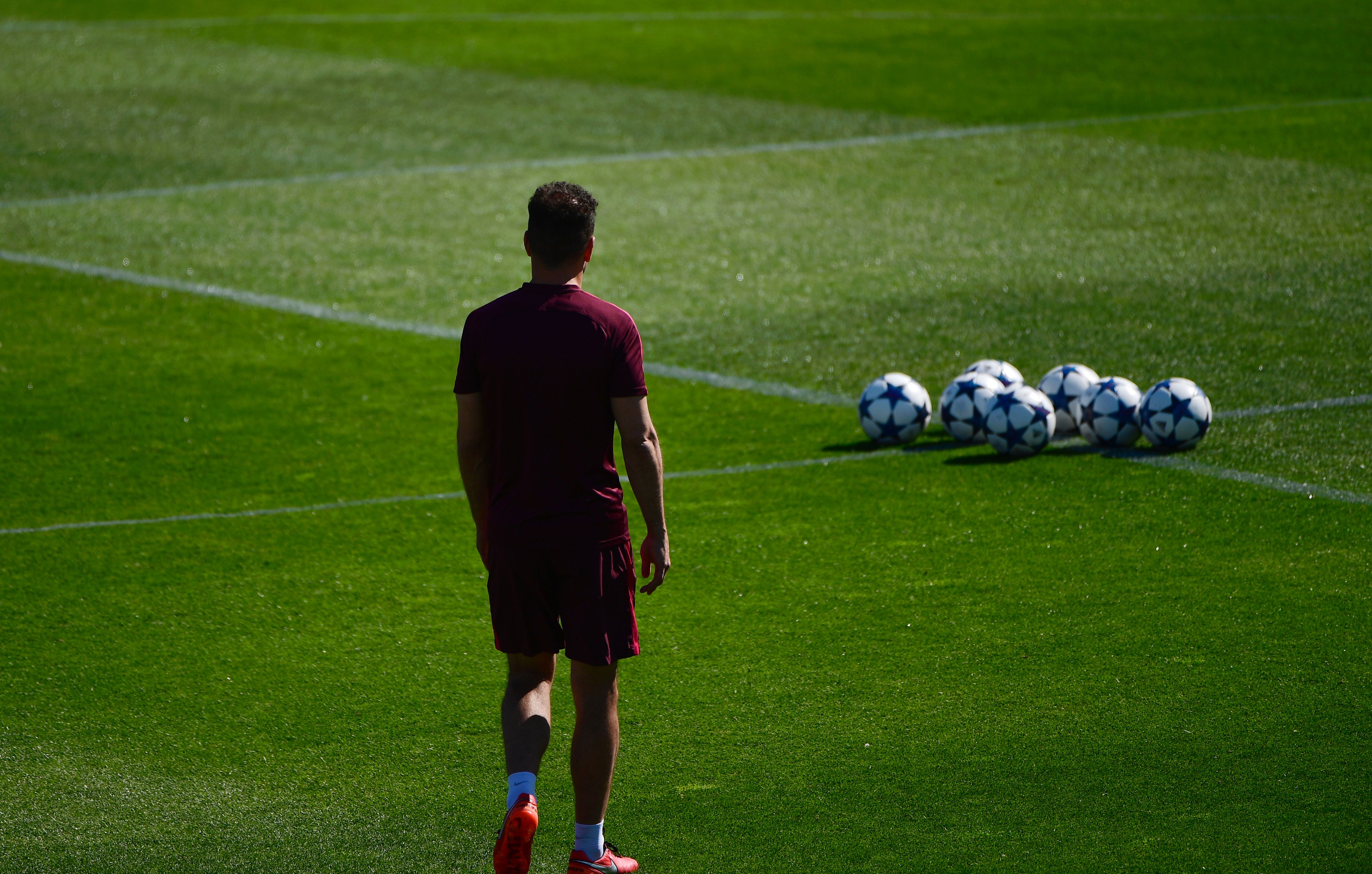 Atletico Madrid's Argentinian coach Diego Simeone walks on the pitch during a training session at the Wanda Sport City in Majadahonda on April 11, 2017, on the eve of their Champions' League football match against Leicester. / AFP PHOTO / PIERRE-PHILIPPE MARCOU (Photo credit should read PIERRE-PHILIPPE MARCOU/AFP/Getty Images)