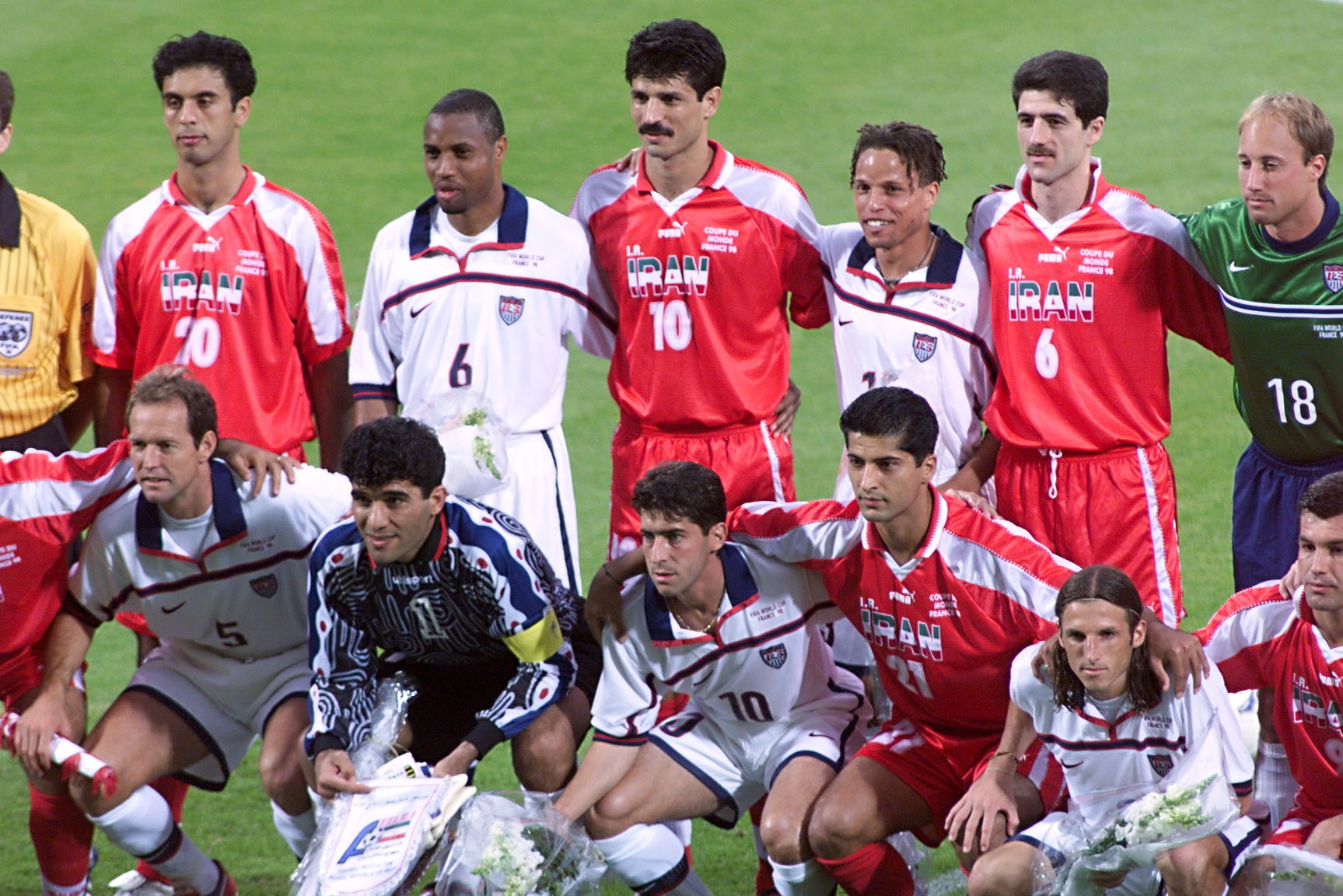 USA ans Iran's teams pose together 21 June at the Gerland stadium in Lyon, central France, before their 1998 Soccer World Cup Group F match. (ELECTRONIC IMAGE) AFP PHOTO PASCAL GEORGE (Photo credit should read PASCAL GEORGE/AFP/Getty Images)