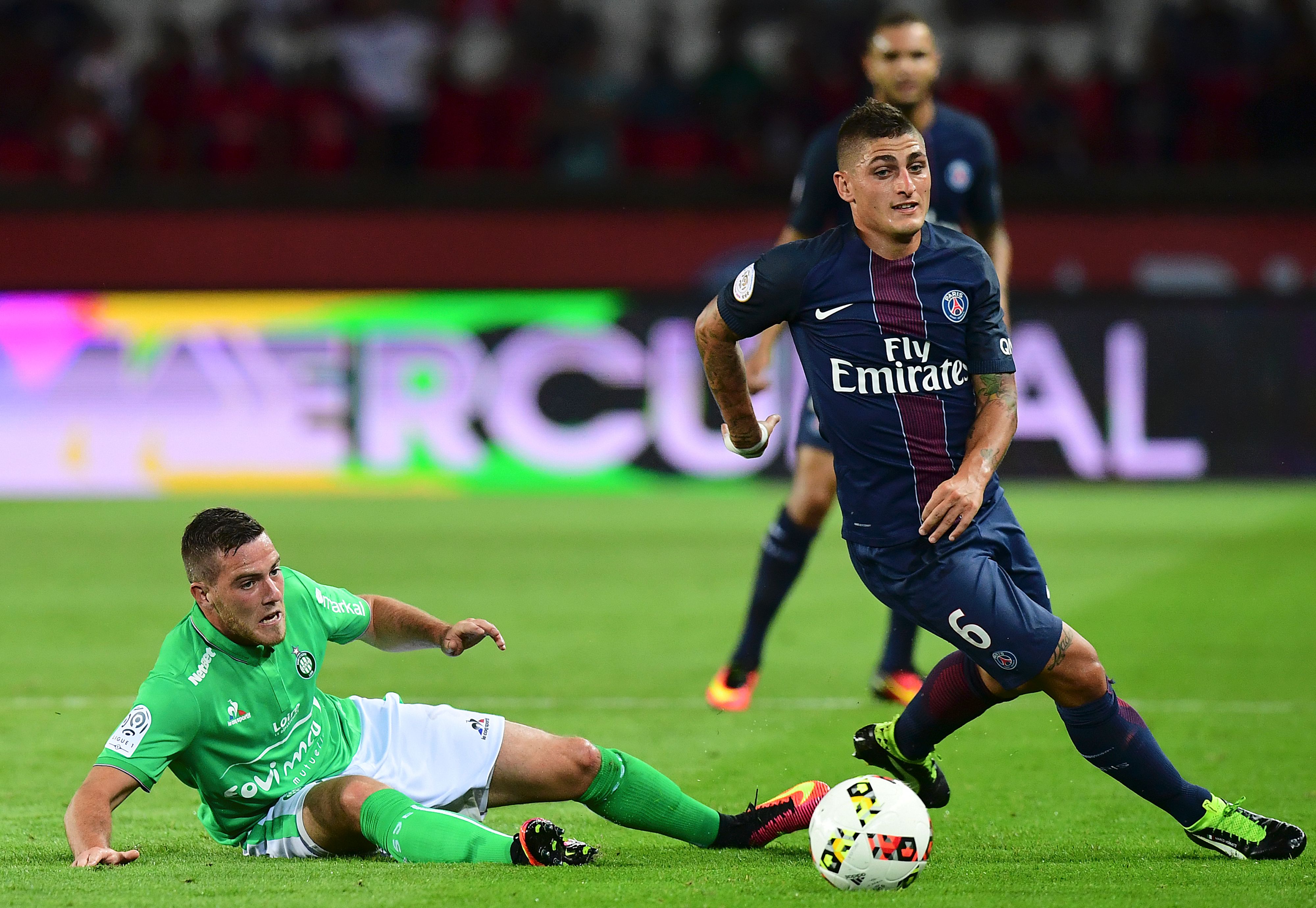 Paris Saint-Germain's Italian midfielder Marco Verratti (R) is tackled by Saint-Etienne's French midfielder Jordan Veretout during the French L1 football match between Paris Saint-Germain and Saint-Etienne at the Parc des Princes stadium in Paris on September 9, 2016. / AFP / FRANCK FIFE (Photo credit should read FRANCK FIFE/AFP/Getty Images)