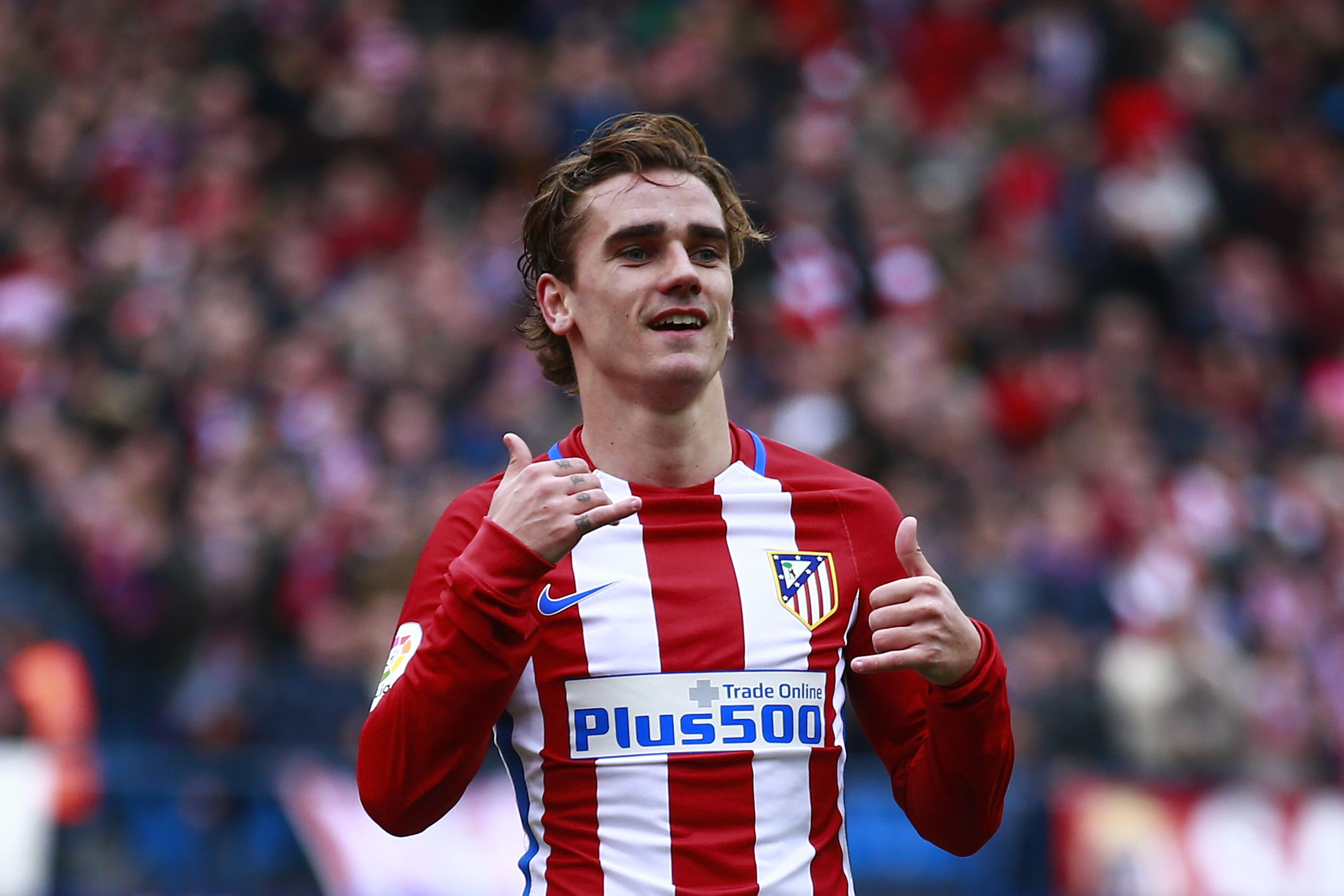 MADRID, SPAIN - MARCH 05: Antoine Griezmann of Atletico de Madrid celebrates scoring their third goal during the La Liga match between Club Atletico de Madrid and Valencia CF at Estadio Vicente Calderon on March 5, 2017 in Madrid, Spain. (Photo by Gonzalo Arroyo Moreno/Getty Images)