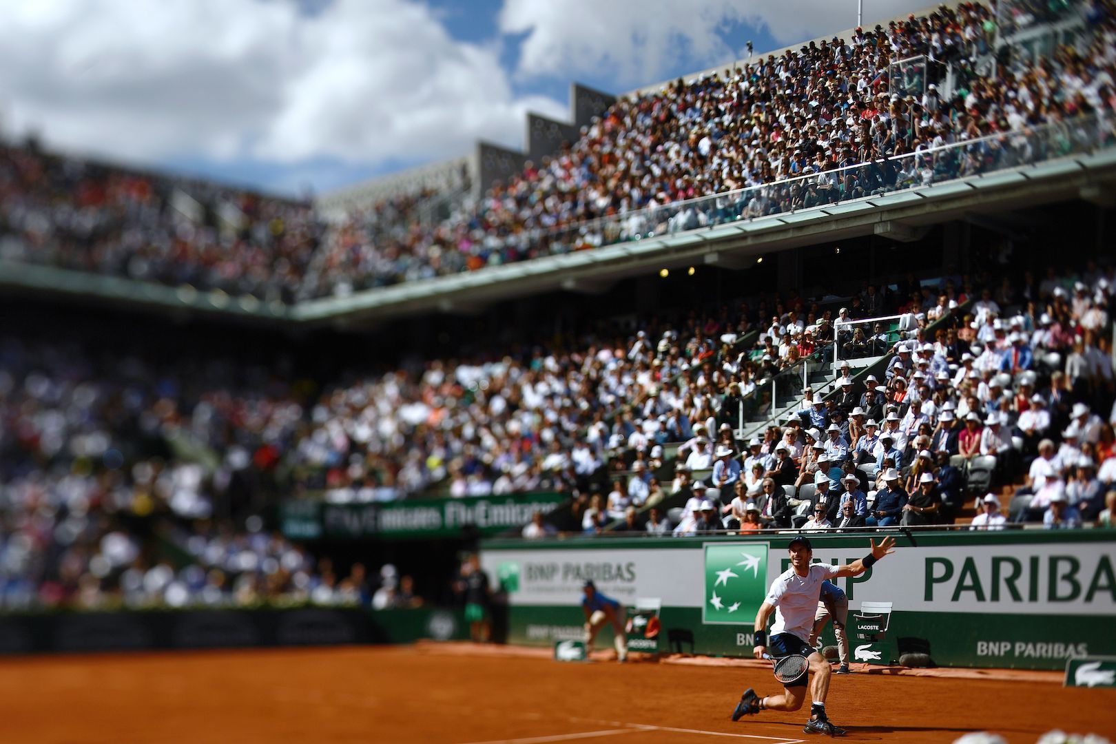 Britain's Andy Murray returns the ball to Switzerland's Stanislas Wawrinka during their semifinal tennis match at the Roland Garros 2017 French Open on June 9, 2017 in Paris. / AFP PHOTO / CHRISTOPHE SIMON (Photo credit should read CHRISTOPHE SIMON/AFP/Getty Images)