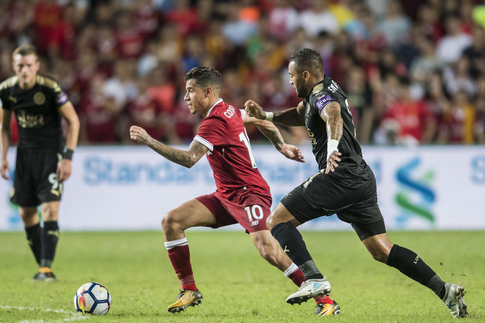 HONG KONG, HONG KONG - JULY 22: Liverpool FC midfielder Philippe Coutinho (L) competes for the ball with Leicester City FC defender Danny Simpson during the Premier League Asia Trophy match between Liverpool FC and Leicester City FC at Hong Kong Stadium on July 22 2017, in Hong Kong, Hong Kong. (Photo by Victor Fraile/Getty Images)