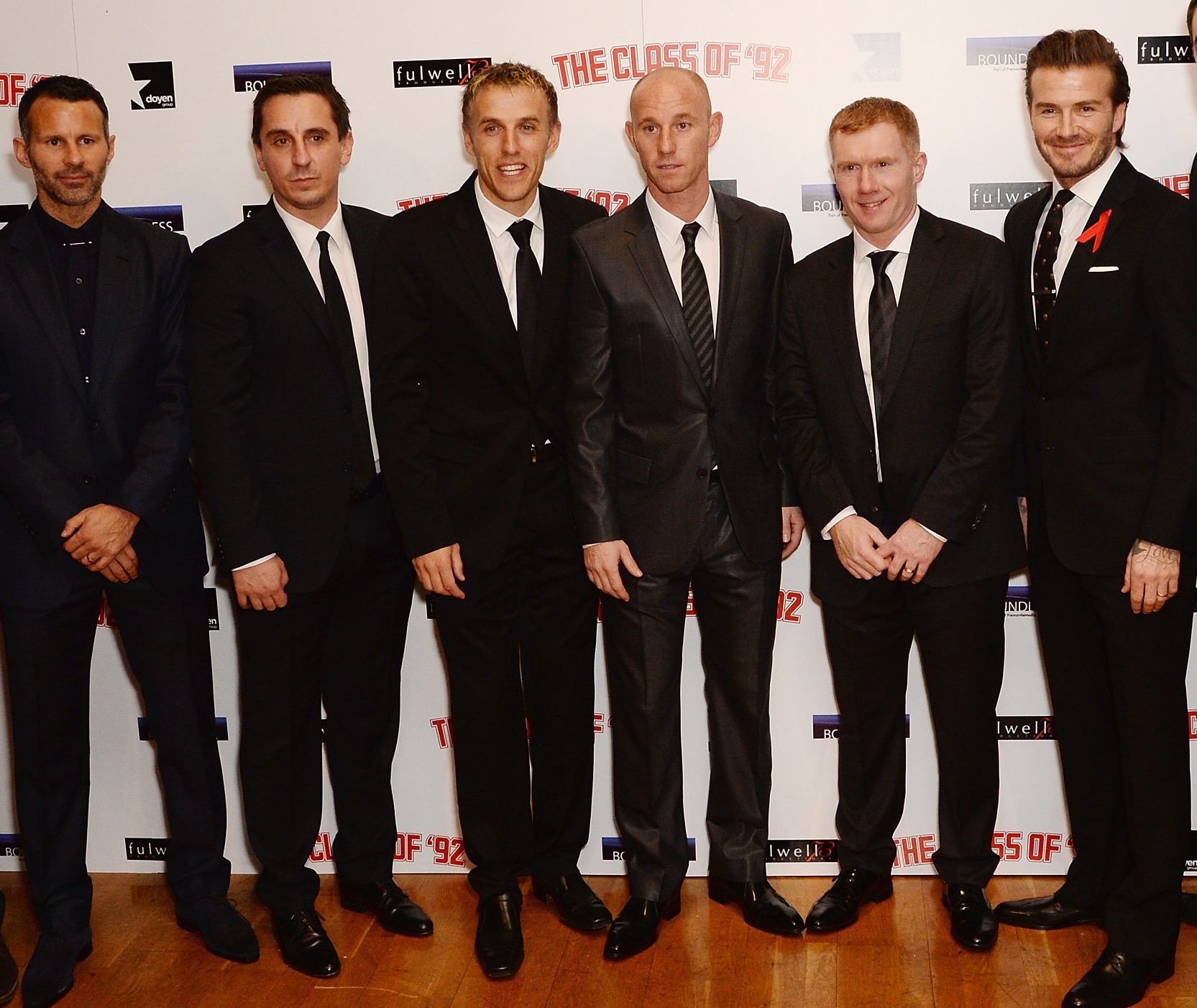 LONDON, ENGLAND - DECEMBER 01: Ryan Giggs, Gary Neville, Phil Neville, Nicky Butt, Paul Scholes and David Beckham attend the World premiere of "The Class of 92" at Odeon West End on December 1, 2013 in London, England. (Photo by Dave J Hogan/Getty Images)