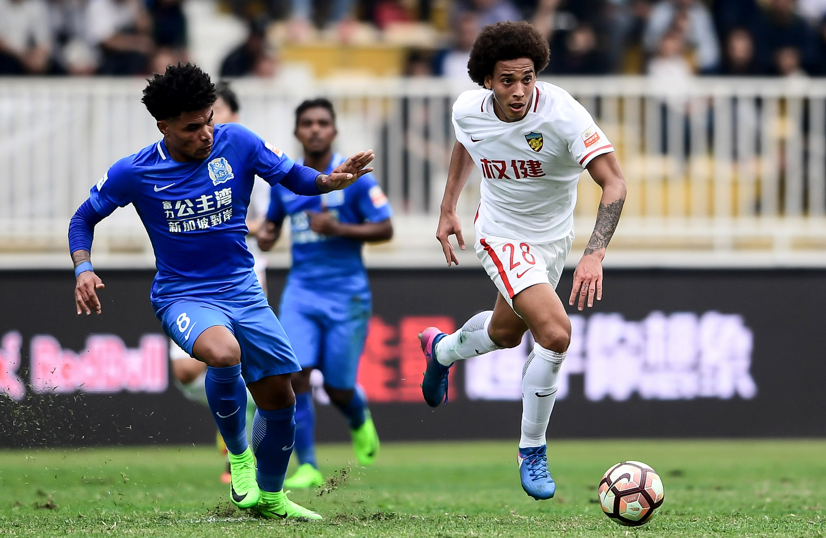 Axel Witsel (R) of Tianjin Quanjian controls the ball during the Chinese Super League match against Guangzhou R&F in Guangzhou, south China's Guangdong province on March 4, 2017. / AFP PHOTO / STR / CHINA OUT        (Photo credit should read STR/AFP/Getty Images)