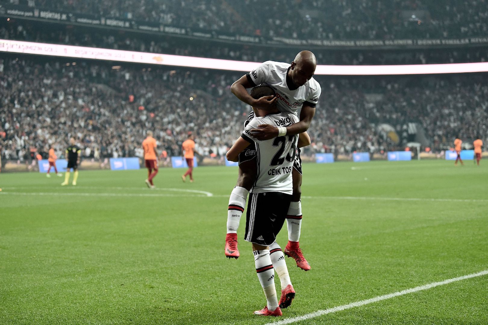 Besiktas' Turkish forward Cenk Tosun (down) celebrates with his teammate Dutch midfielder Ryan Babel after scoring a goal during the Turkish Super Lig football match between Besiktas and Galatasaray on December 2, 2017 at Vodafone Park Stadium in Istanbul. / AFP PHOTO / OZAN KOSE (Photo credit should read OZAN KOSE/AFP/Getty Images)