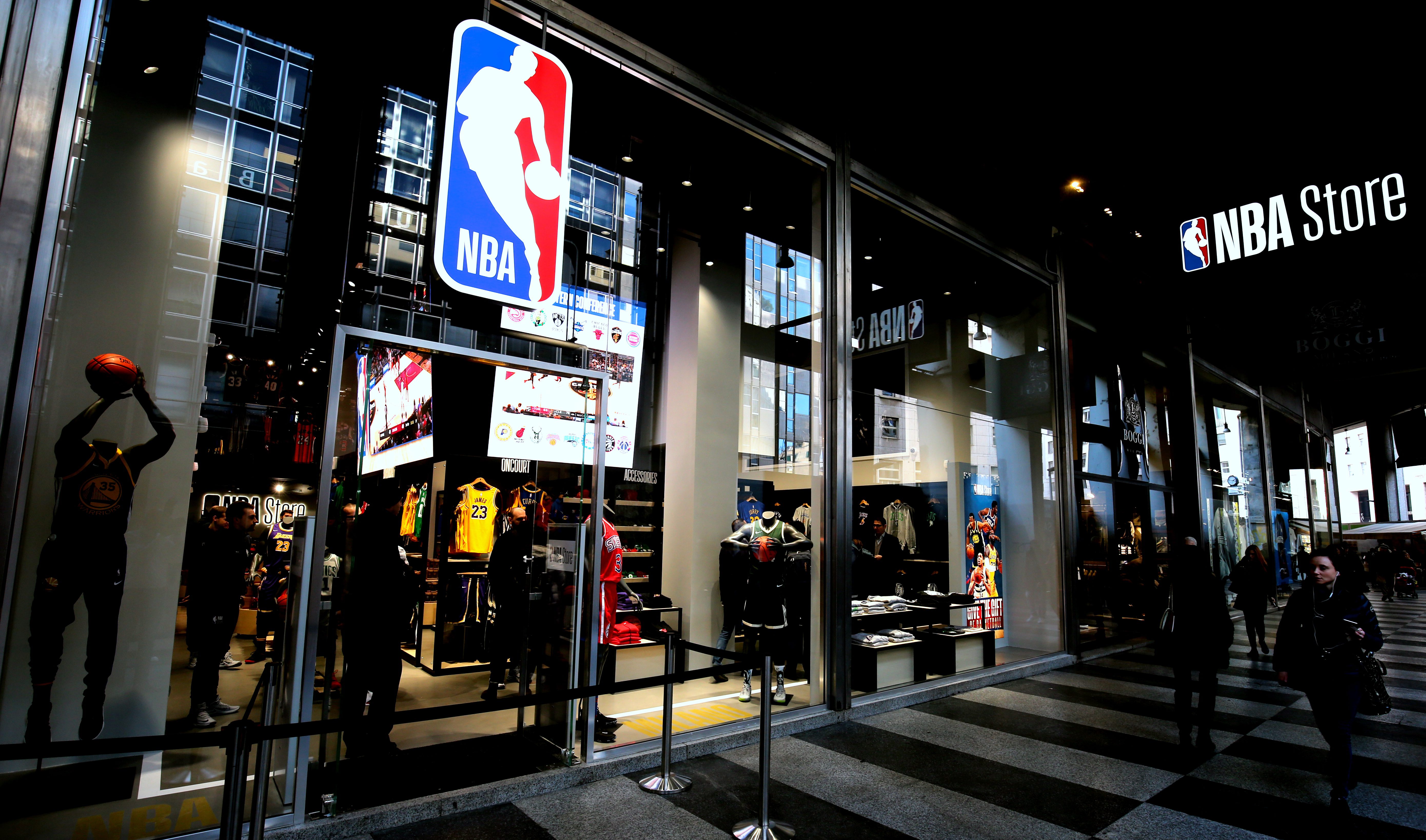 NBA Store Milano: il primo negozio ufficiale in Europa come quello di New  York